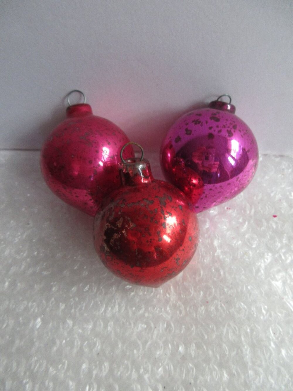 3 Paragon Glass Teardrop Feather Tree Ornaments USA 2 Pink, 1 Red Vintage *READ*